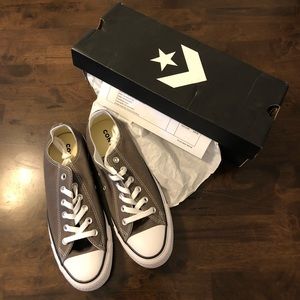BRAND NEW NEVER WORN Converse Unisex Chuck